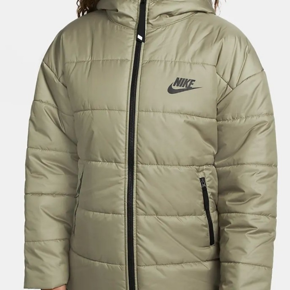 💥 NIKE THERMA-FIT Women's Coat.   Size Small.   NWT